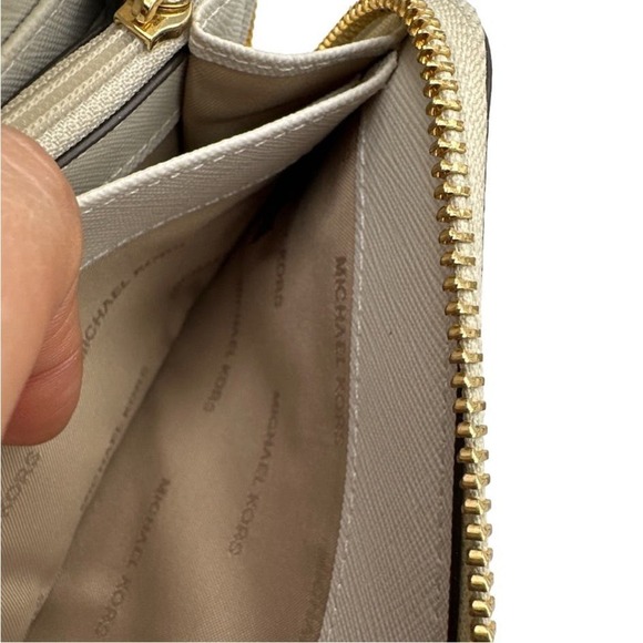 MICHAEL KORS Signature Jet Set Zip Around Wallet - Picture 7 of 9